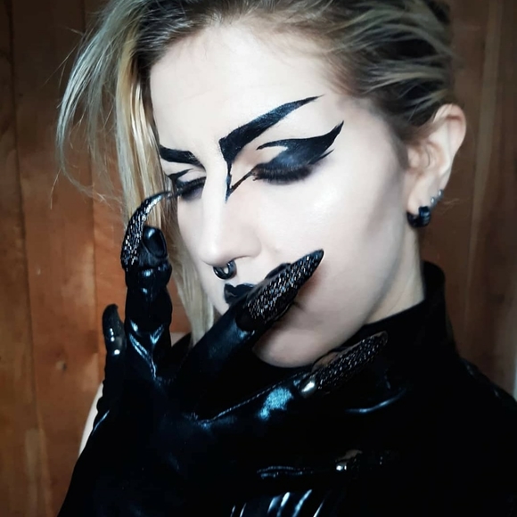 Meet your Posher, Arianna - Picture 3 of 3